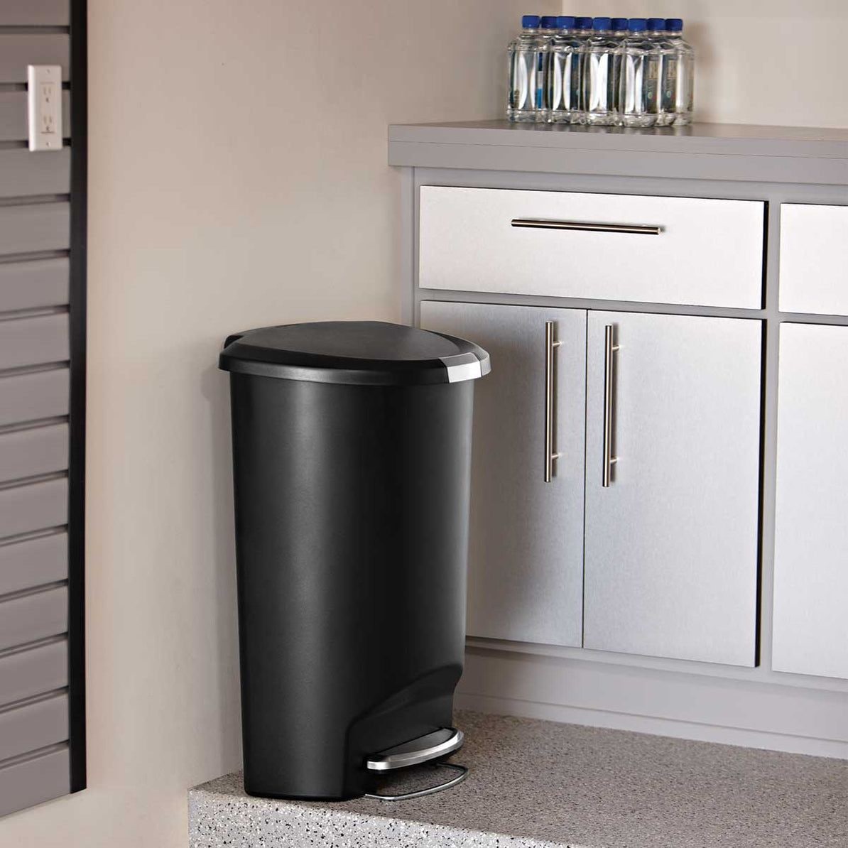 Plastic D-Shaped Step Garbage Can, Black, 50-L